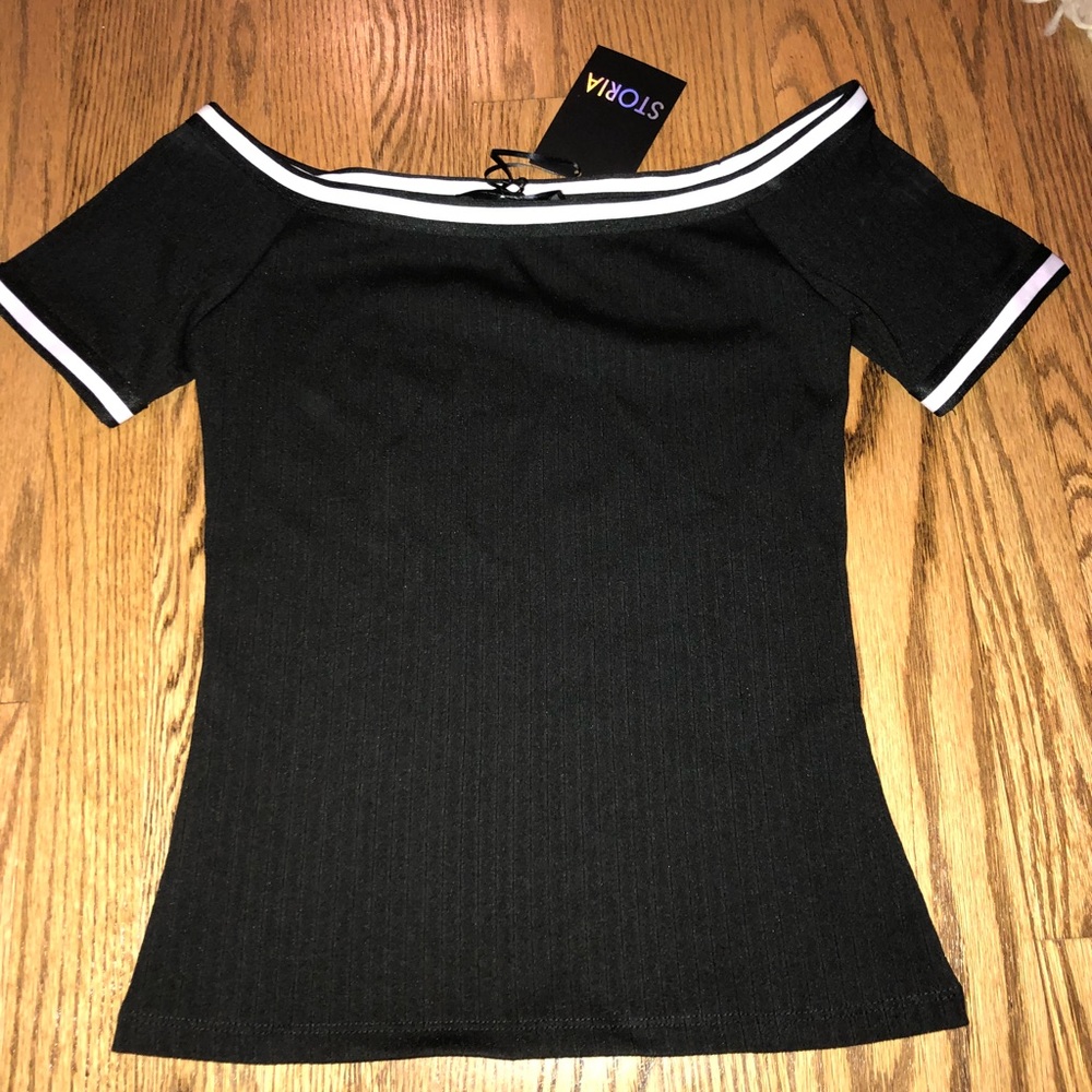 Black off the shoulder Storia top